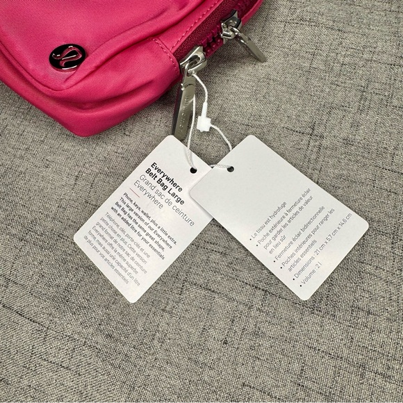 Lululemon Everywhere Belt Bag Raspberry Coulis Wild Berry Large 2L NWT - Picture 12 of 12